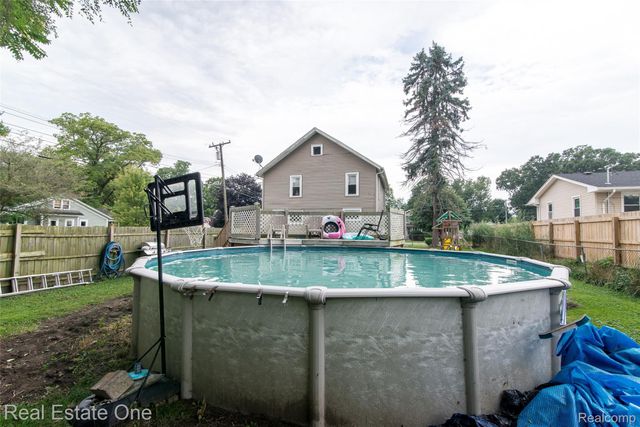 821 Dearborn Street, Howell, MI 48843