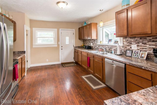 821 Dearborn Street, Howell, MI 48843