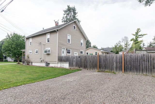 821 Dearborn Street, Howell, MI 48843