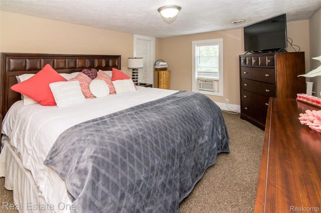 821 Dearborn Street, Howell, MI 48843