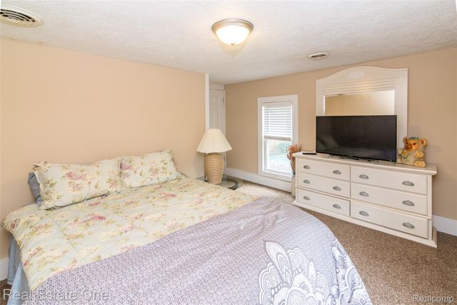 821 Dearborn Street, Howell, MI 48843