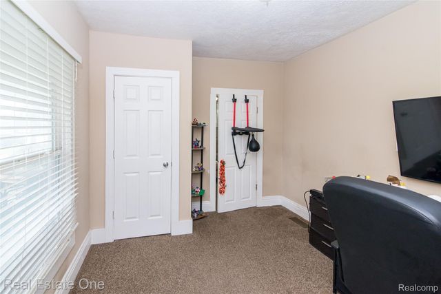821 Dearborn Street, Howell, MI 48843