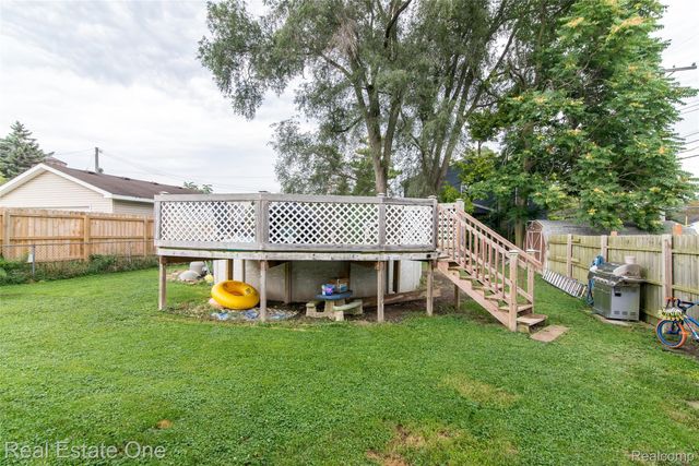821 Dearborn Street, Howell, MI 48843