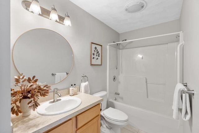 12 Ship Ave 1, Medford, MA 02155