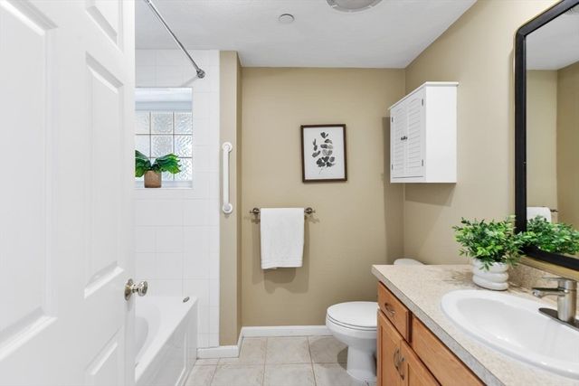 12 Ship Ave 1, Medford, MA 02155