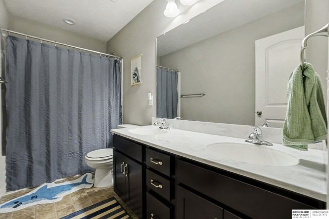 4606 Hansen Avenue, Papillion, NE 68133