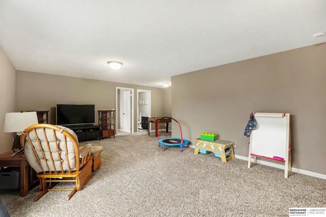 4606 Hansen Avenue, Papillion, NE 68133