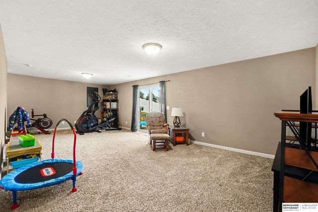 4606 Hansen Avenue, Papillion, NE 68133