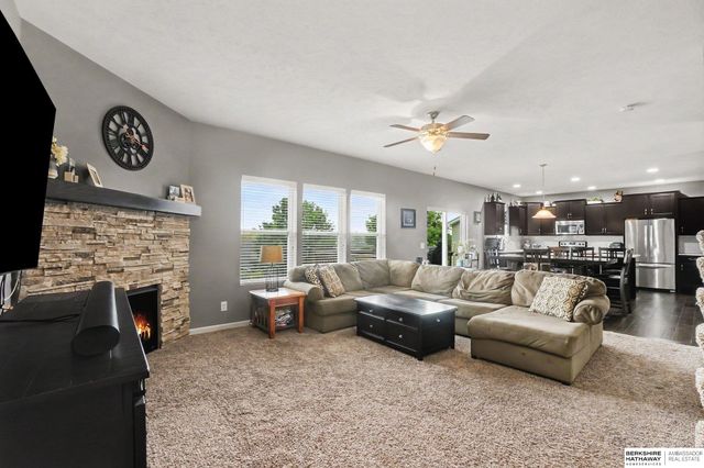 4606 Hansen Avenue, Papillion, NE 68133