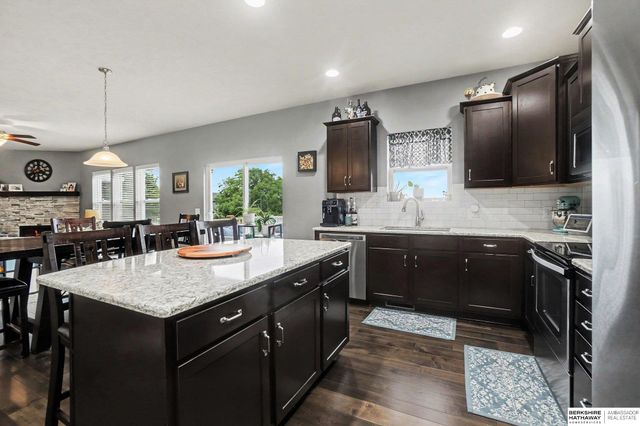 4606 Hansen Avenue, Papillion, NE 68133