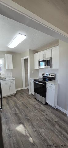 1414 HUGUR AVE, Cheyenne, WY 82001