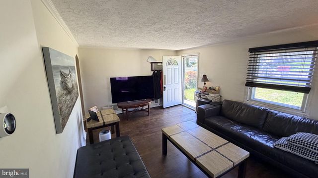 86 MILDRED LN, Aston, PA 19014