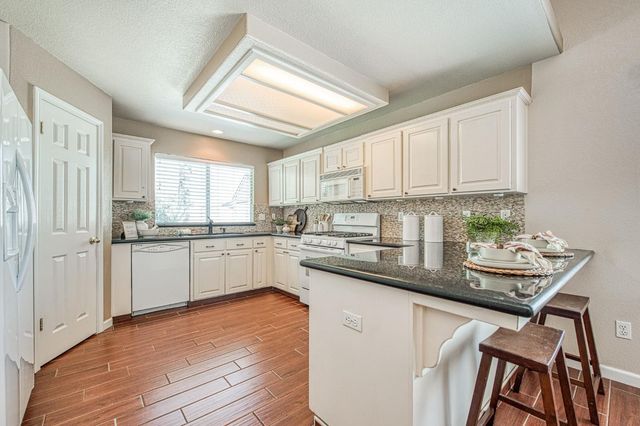 2254 E Quincy Avenue, Fresno, CA 93720