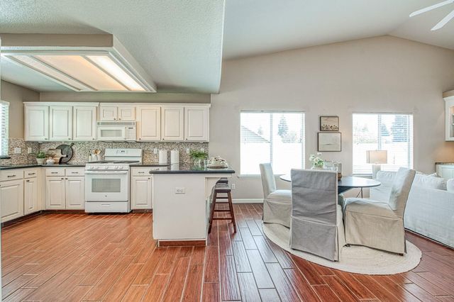 2254 E Quincy Avenue, Fresno, CA 93720