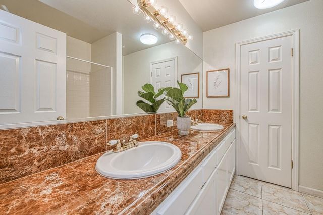 2254 E Quincy Avenue, Fresno, CA 93720