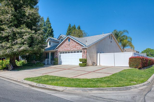 2254 E Quincy Avenue, Fresno, CA 93720