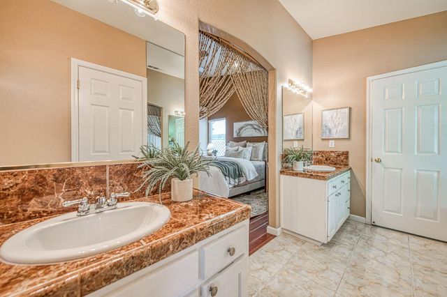 2254 E Quincy Avenue, Fresno, CA 93720