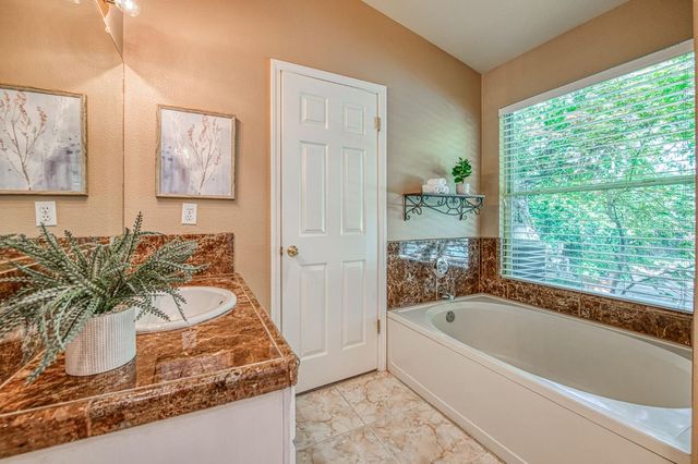 2254 E Quincy Avenue, Fresno, CA 93720