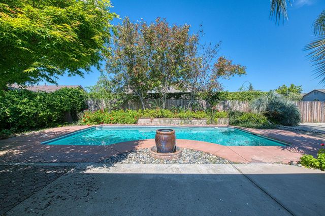 2254 E Quincy Avenue, Fresno, CA 93720