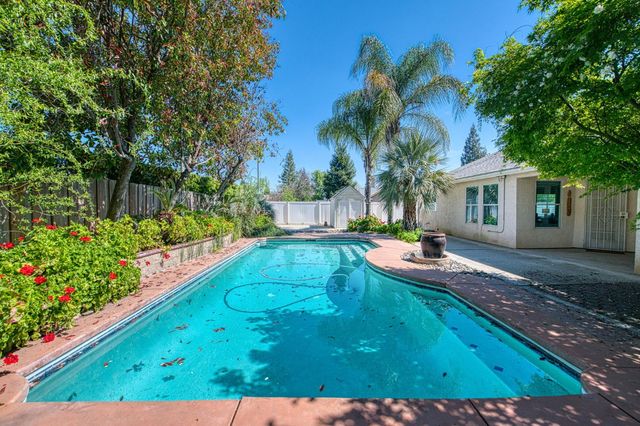 2254 E Quincy Avenue, Fresno, CA 93720