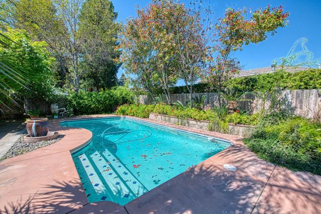 2254 E Quincy Avenue, Fresno, CA 93720