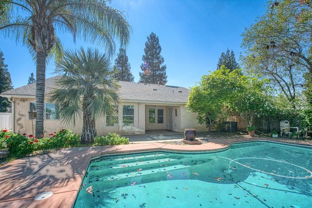 2254 E Quincy Avenue, Fresno, CA 93720