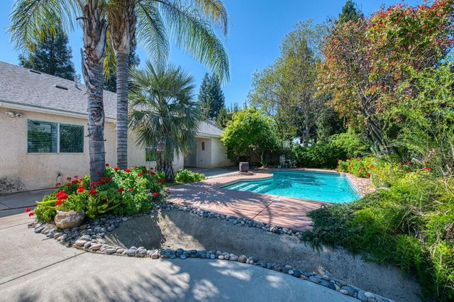 2254 E Quincy Avenue, Fresno, CA 93720