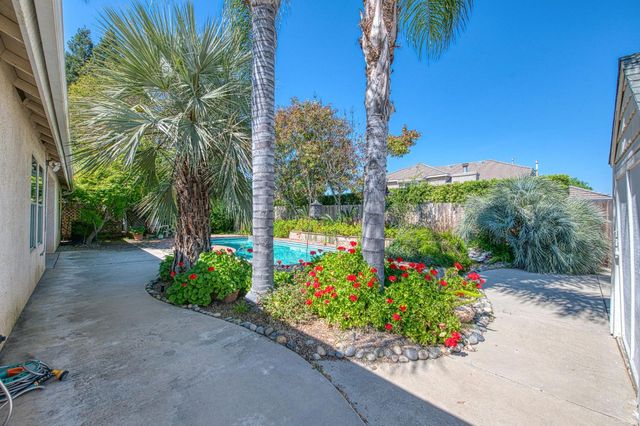 2254 E Quincy Avenue, Fresno, CA 93720