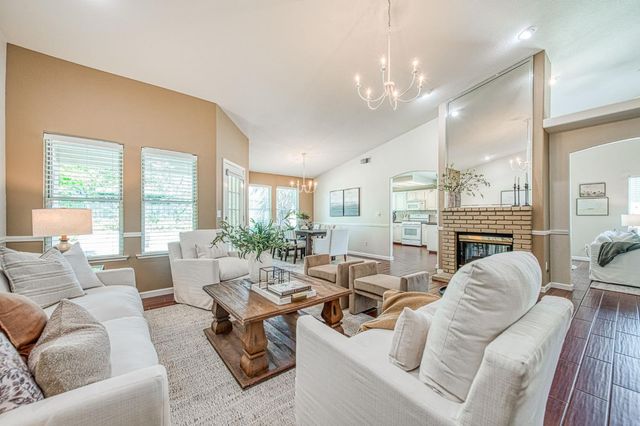 2254 E Quincy Avenue, Fresno, CA 93720