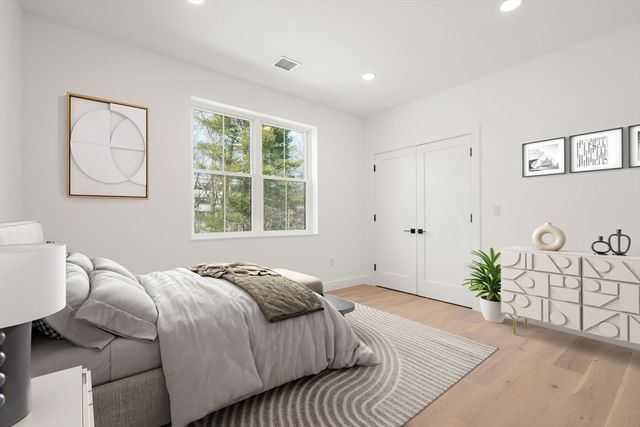 16 Stearns Rd 106, Wellesley, MA 02482