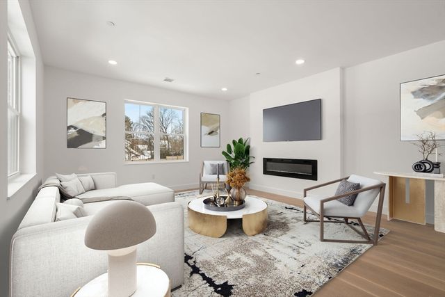 16 Stearns Rd 106, Wellesley, MA 02482