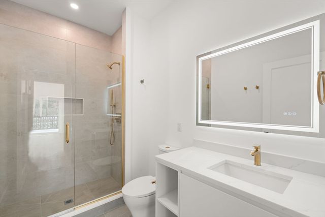 16 Stearns Rd 106, Wellesley, MA 02482