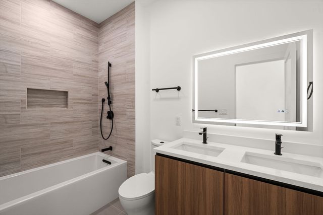 16 Stearns Rd 106, Wellesley, MA 02482