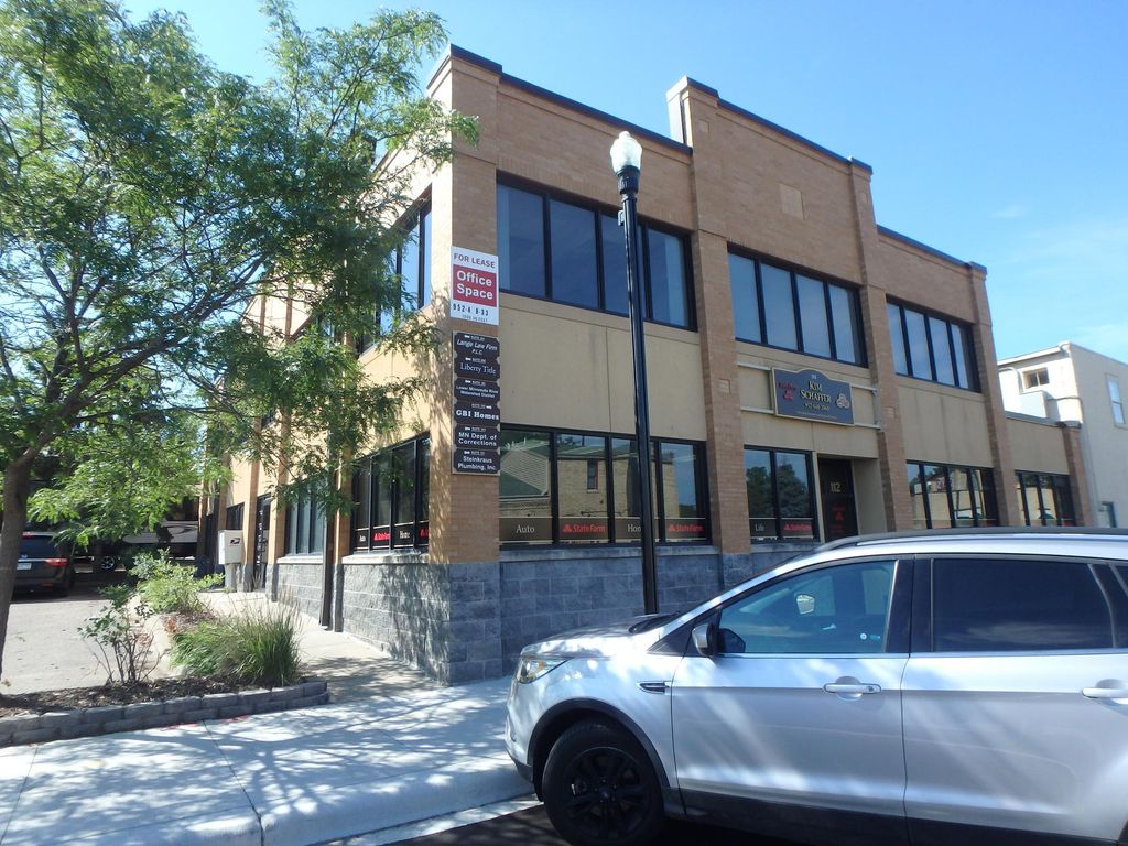 112 E 5th Street 101, Chaska, MN 55318 — exterior