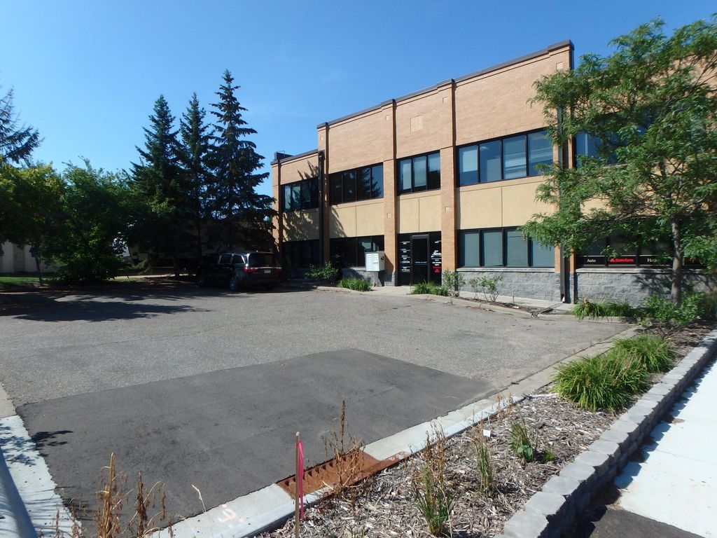 112 E 5th Street 101, Chaska, MN 55318 — photo 2