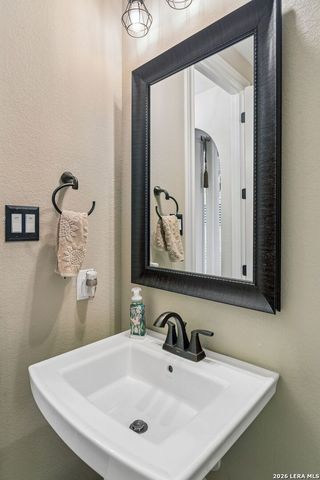 123 CATTLE DR, Castroville, TX 78009