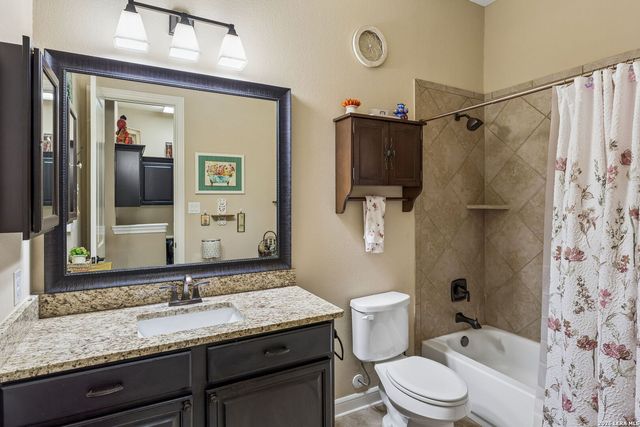 123 CATTLE DR, Castroville, TX 78009