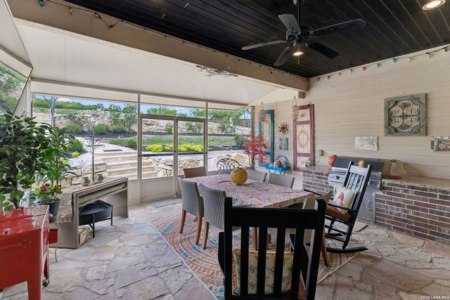 123 CATTLE DR, Castroville, TX 78009