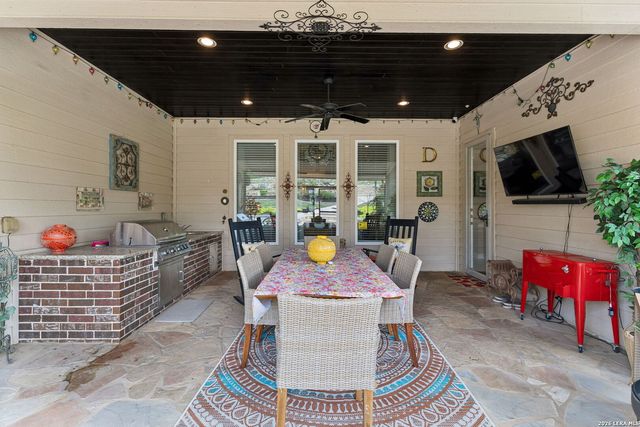 123 CATTLE DR, Castroville, TX 78009