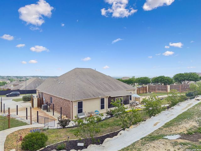 123 CATTLE DR, Castroville, TX 78009