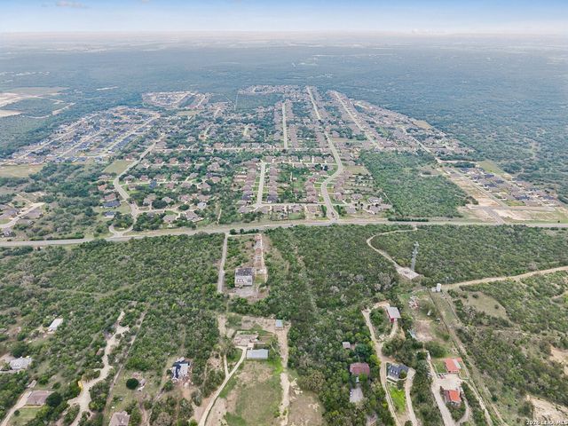 123 CATTLE DR, Castroville, TX 78009