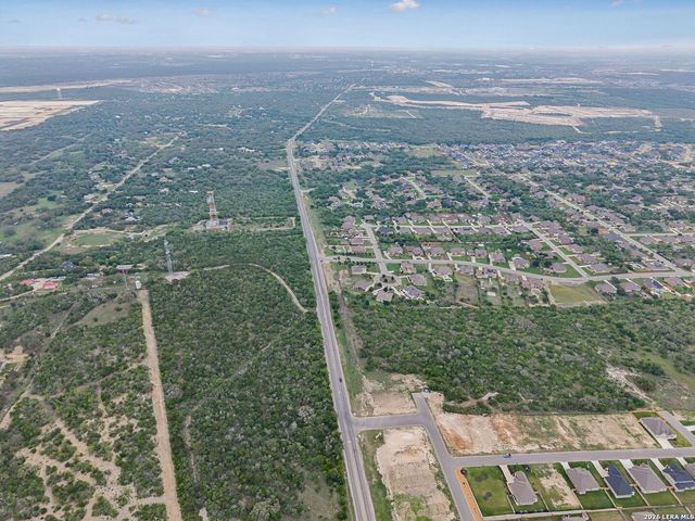 123 CATTLE DR, Castroville, TX 78009