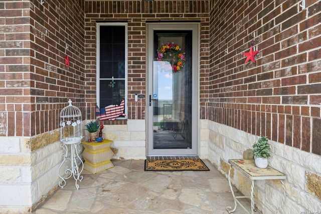 123 CATTLE DR, Castroville, TX 78009