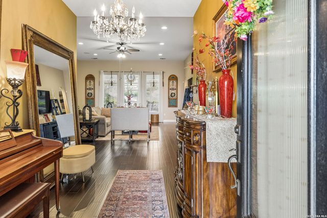 123 CATTLE DR, Castroville, TX 78009