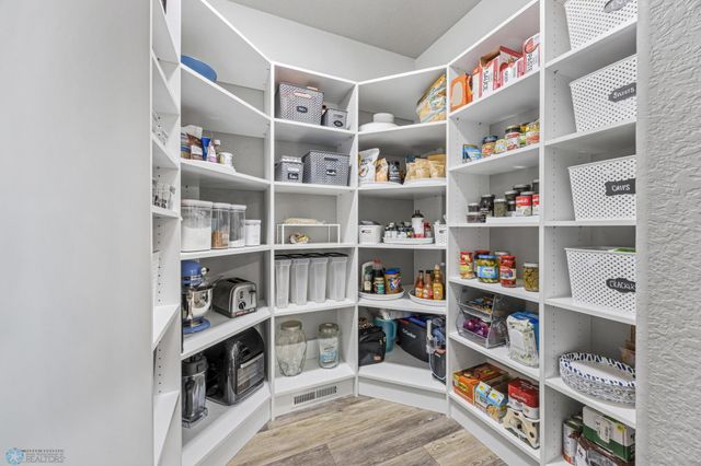 120 Lindsey Court, Mapleton, ND 58059