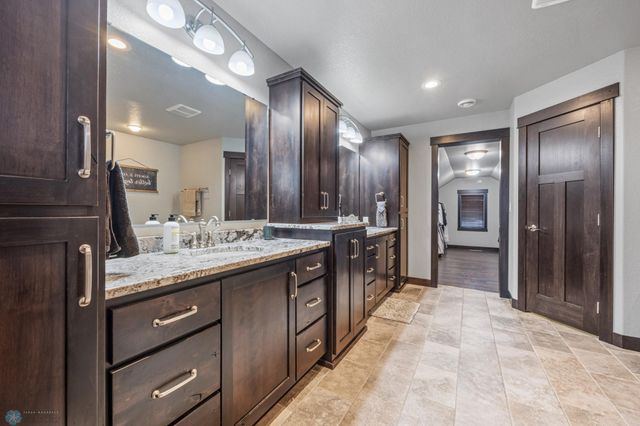 120 Lindsey Court, Mapleton, ND 58059