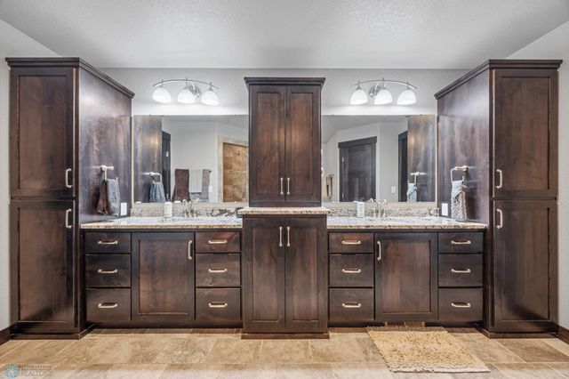 120 Lindsey Court, Mapleton, ND 58059