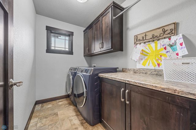 120 Lindsey Court, Mapleton, ND 58059