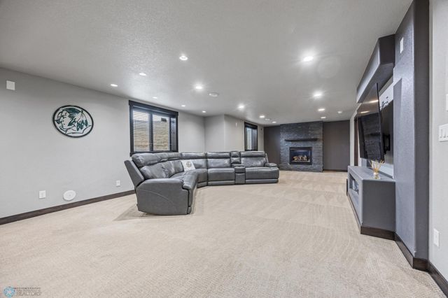 120 Lindsey Court, Mapleton, ND 58059