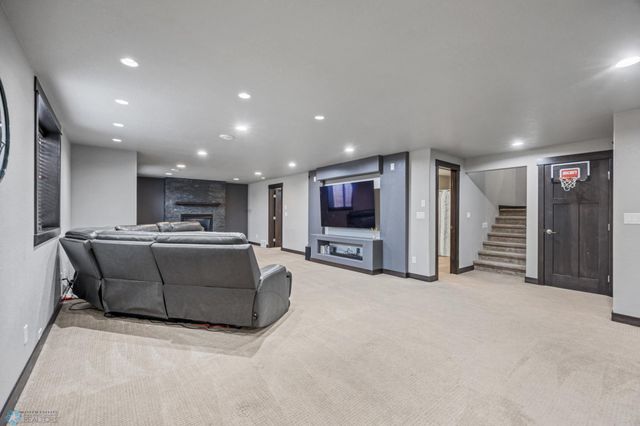 120 Lindsey Court, Mapleton, ND 58059